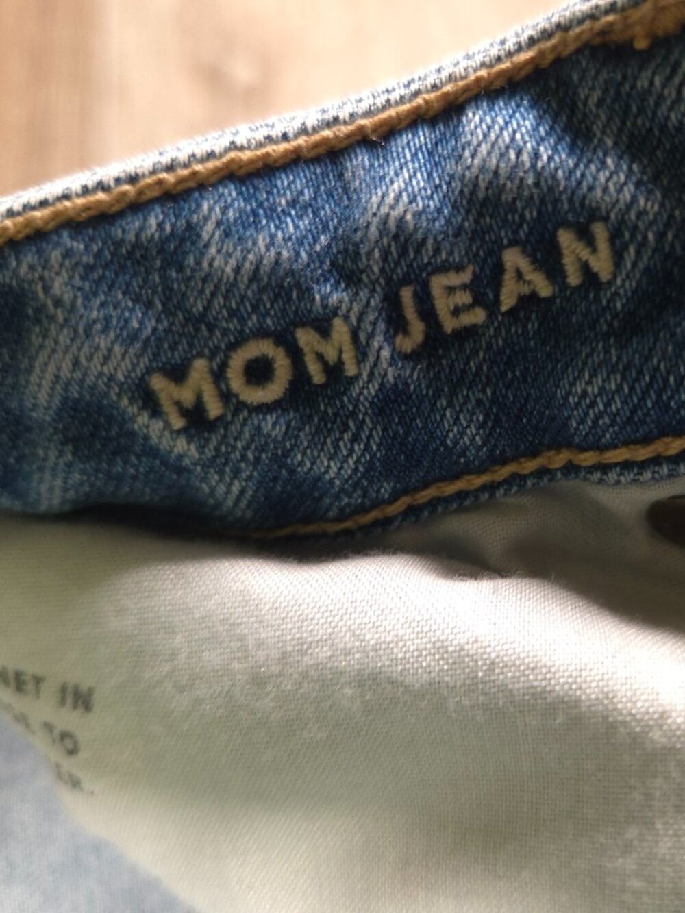 American Eagle Strigid Mom Jeans Distressed Denim Women's 12 Short - Picture 5 of 5